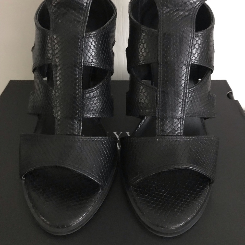 Simply Vera heels
